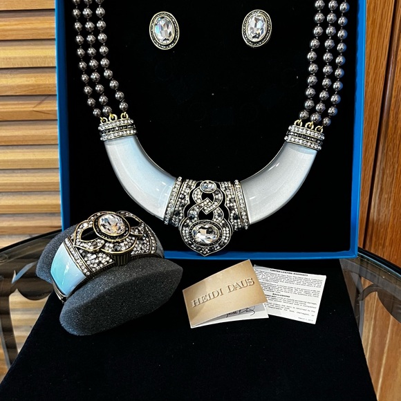 Heidi Daus 'Say it with Style' White Limited Edition Collection🤍✨ - Picture 12 of 14